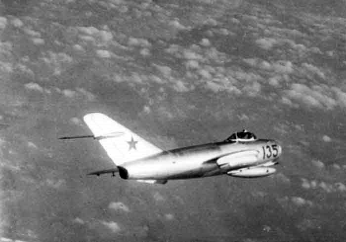 Mig17 над Итурупом.jpg